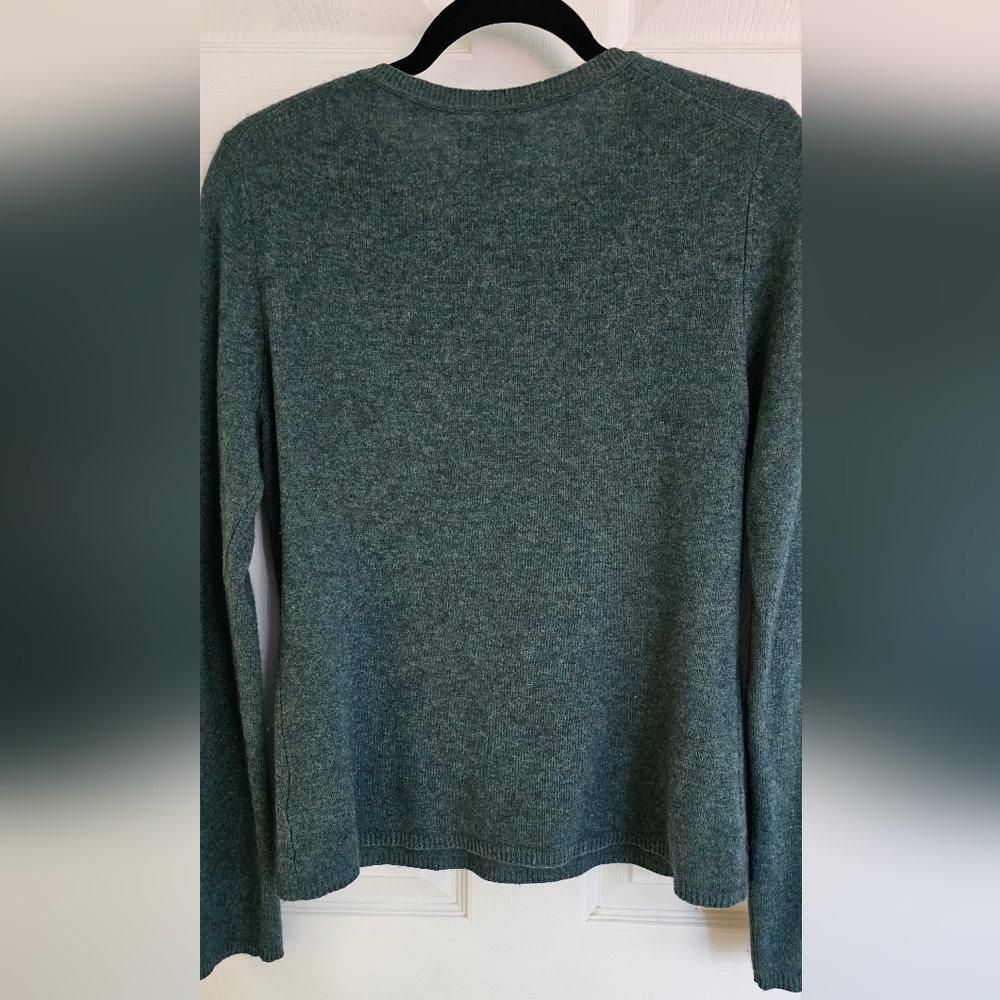 Women's Green Sweater - Picture 3 of 5